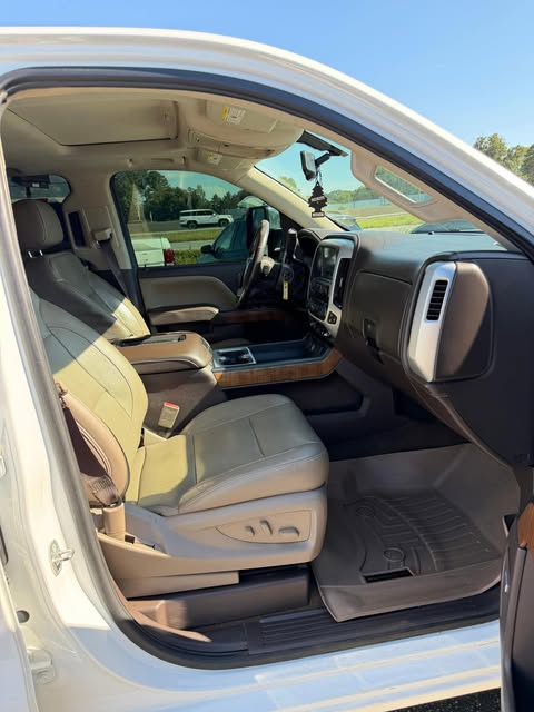 2018 GMC Sierra SLT - Image 4