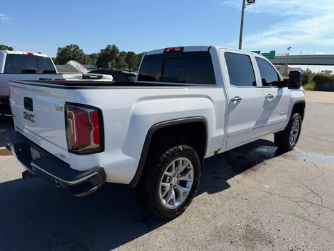 2018 GMC Sierra SLT - Image 8