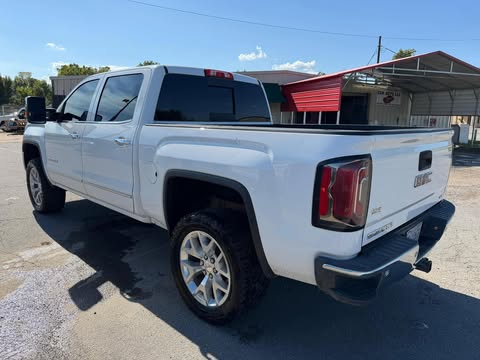 2018 GMC Sierra SLT - Image 7